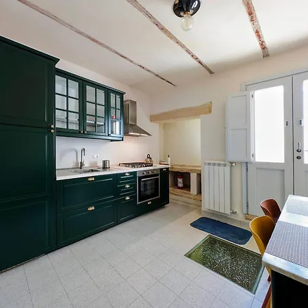 Holiday home Oikia Vacanze Le Bey